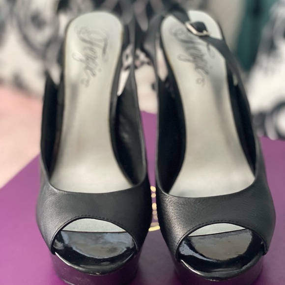 Size 8.5 Fergie stiletto platforms - Picture 1 of 6